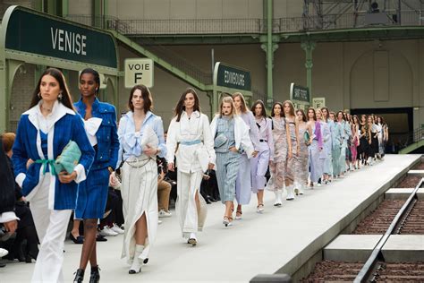 defile croisiere chanel|5 choses à retenir du défilé Chanel croisière à Los .